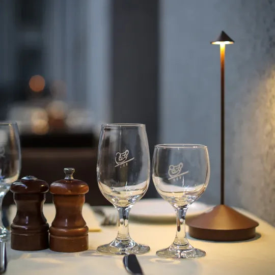 Drahtlose LED-Tischlampe mit dimmbarem Licht und USB-Ladefunktion
