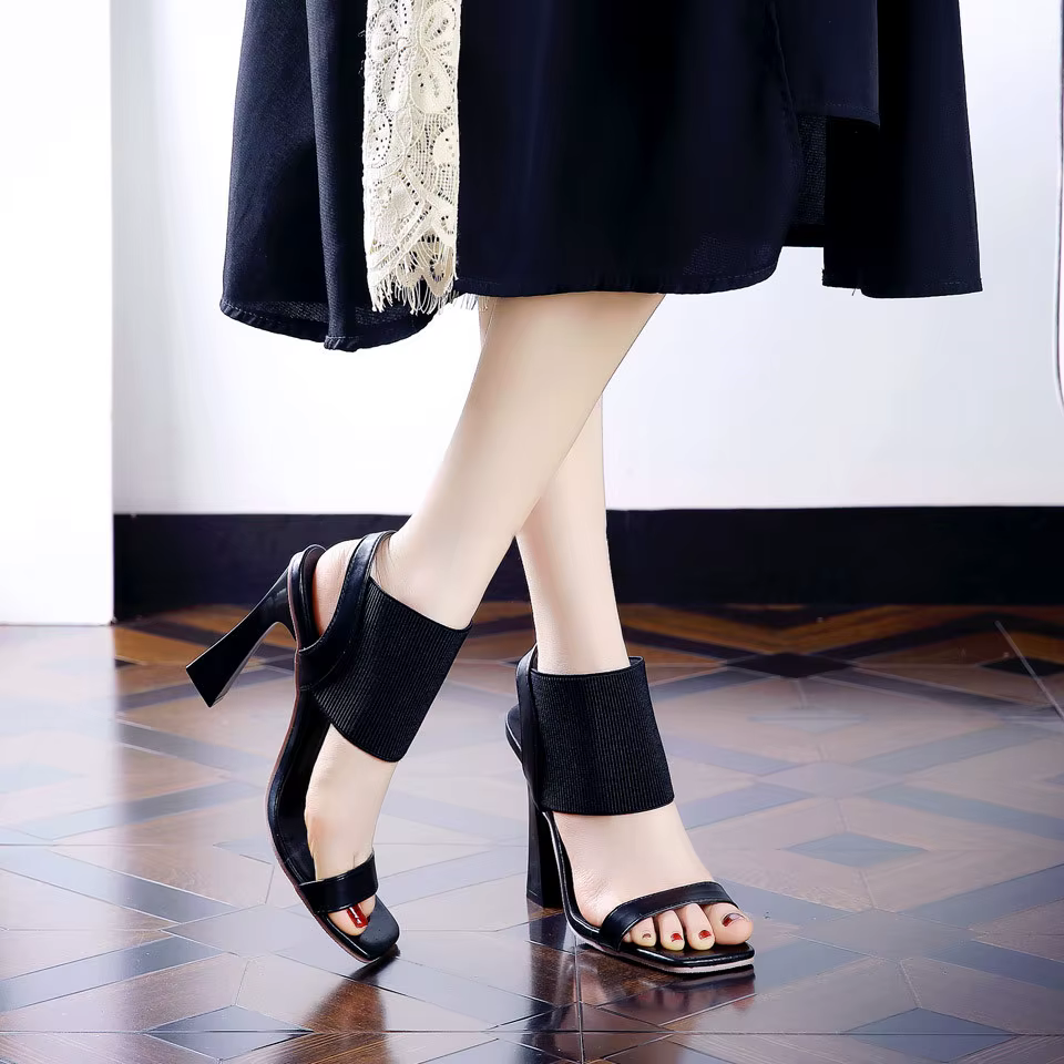 Damen-Sandalen mit Blockabsatz und Fesselriemchen