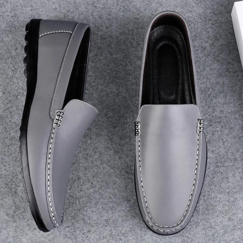 Herren-Slip-On-Loafer aus Leder mit Gummisohle und Schaumstoff-Innensohle