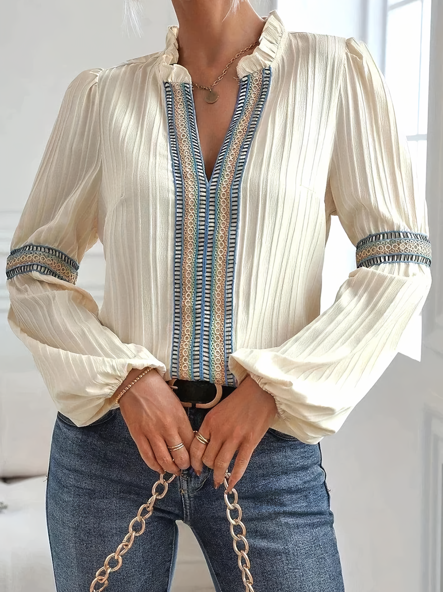 Irmhilde - Elegante Spitzenbluse mit Charme