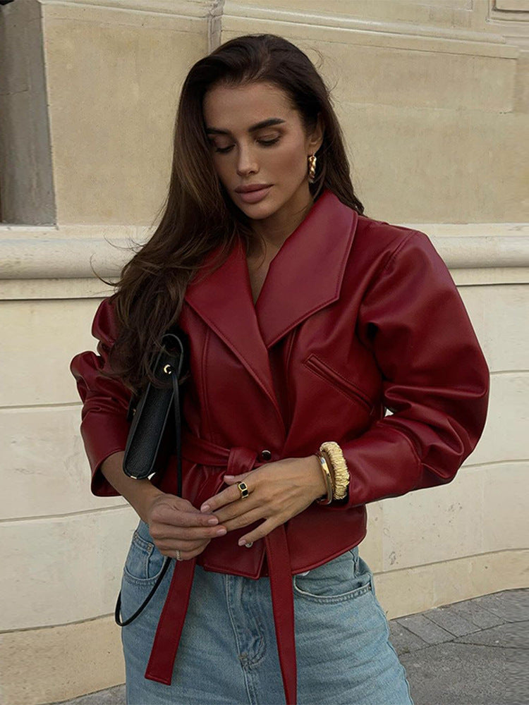 Faux-Lederjacke mit Gürtel und Spitzenkragen für Damen