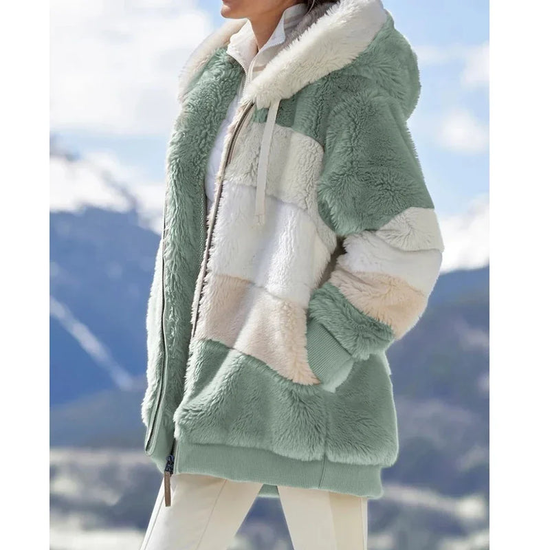Fleece Jacke mit Kapuze für kühle Tage