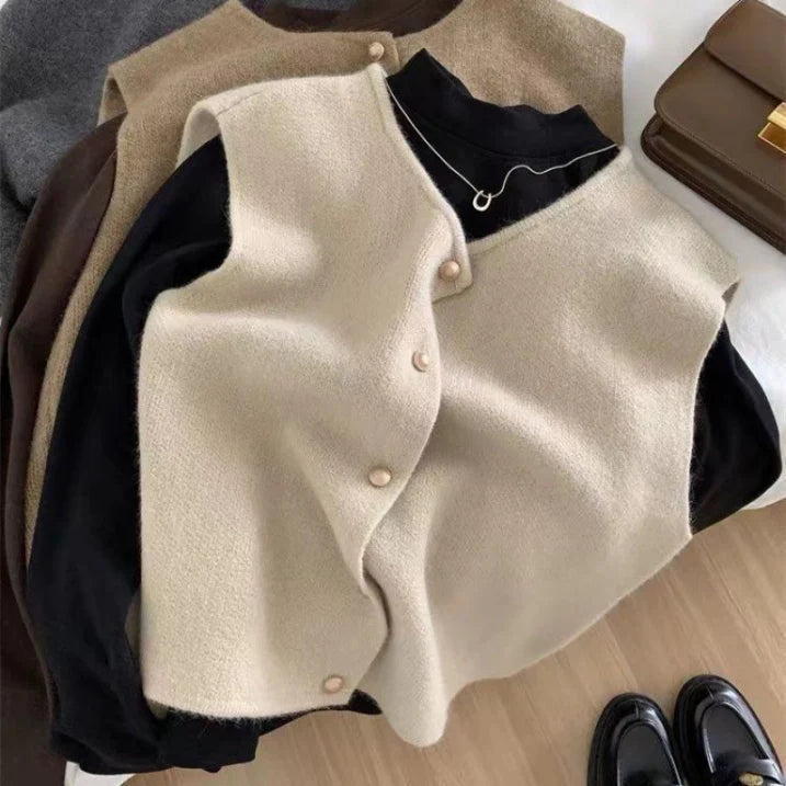 Kurze Strickjacke für Damen mit Ärmeln