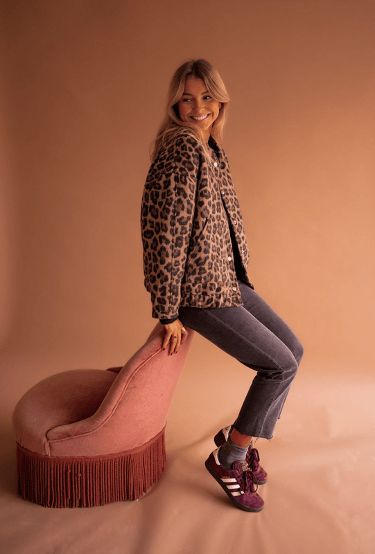 Leichte Bomberjacke mit Leopardenmuster