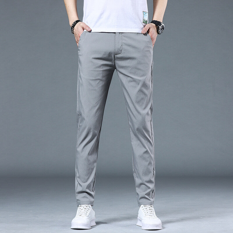 Leichte Freizeithose mit Slim Fit für Herren