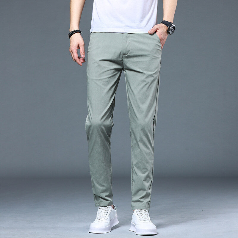 Leichte Freizeithose mit Slim Fit für Herren