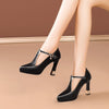 Damen-Pumps mit T-Riemchen und quadratischem Blockabsatz