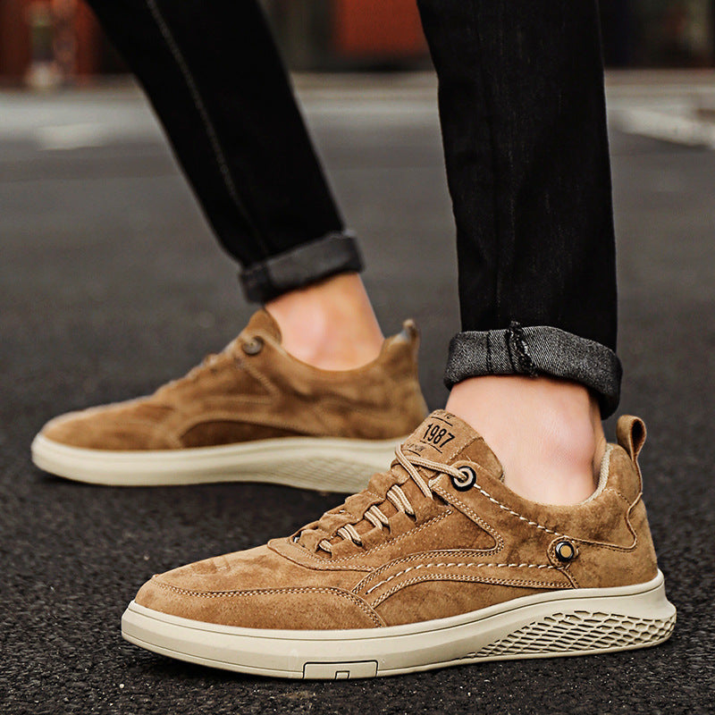 Herren-Sneaker aus Wildleder mit Schnürverschluss und gepolsterter Innensohle