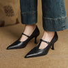 Damen-Lederpumps mit spitzer Zehenpartie und T-Riemchen