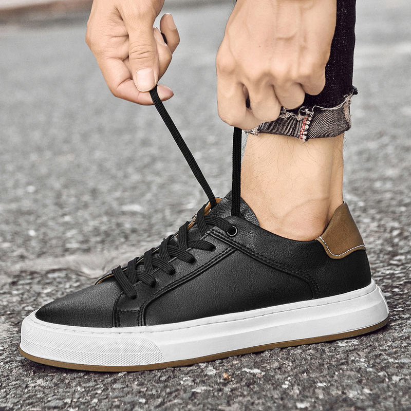 Herren-Sneaker aus Leder mit Gummisohle und Schnürverschluss