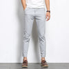 Herrenhose aus Baumwolle mit Stretchanteil und schmaler Passform