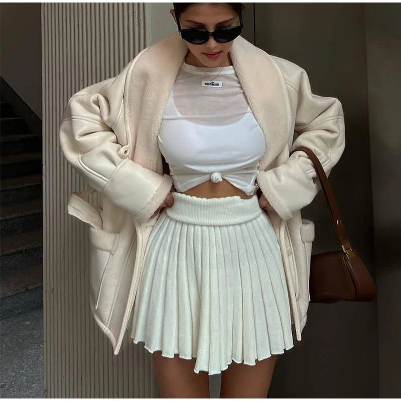 Modische Damenjacke mit Gürtel für den Winter