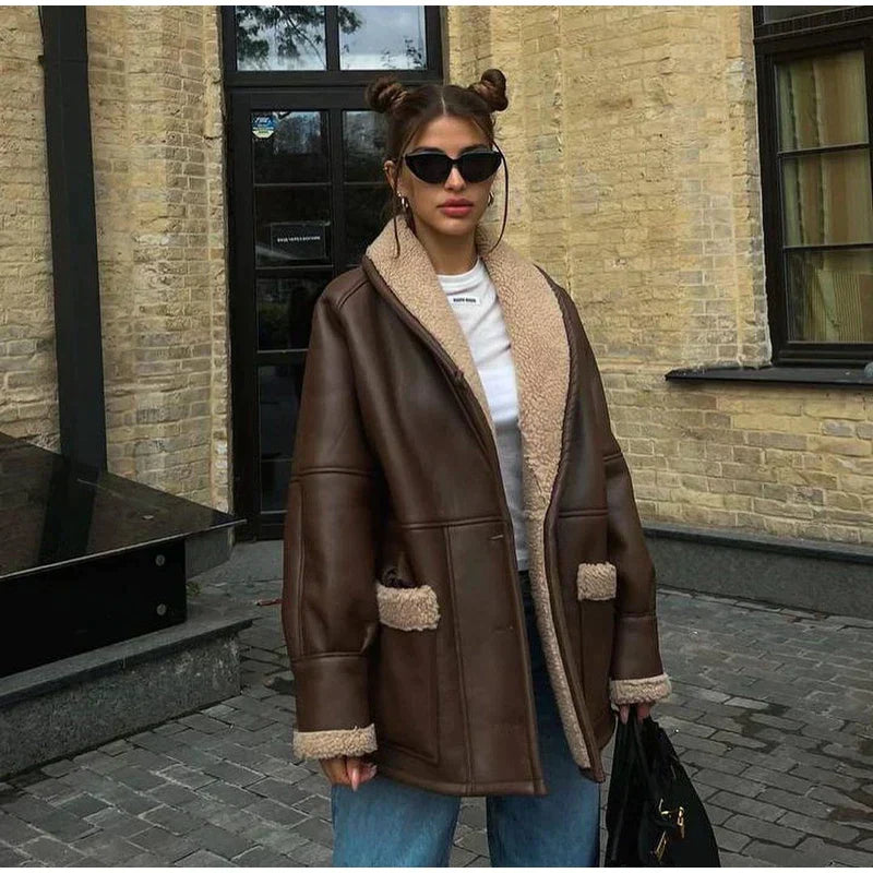 Modische Damenjacke mit Gürtel für den Winter