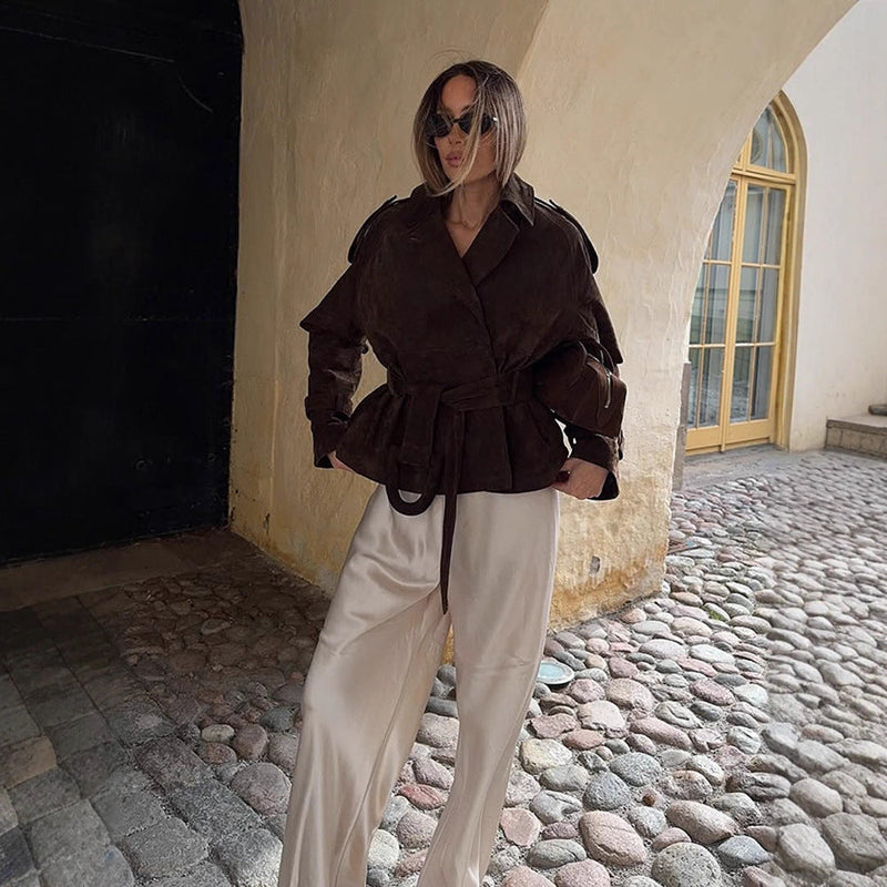 Modische Wildlederjacke mit Taillengürtel für Damen