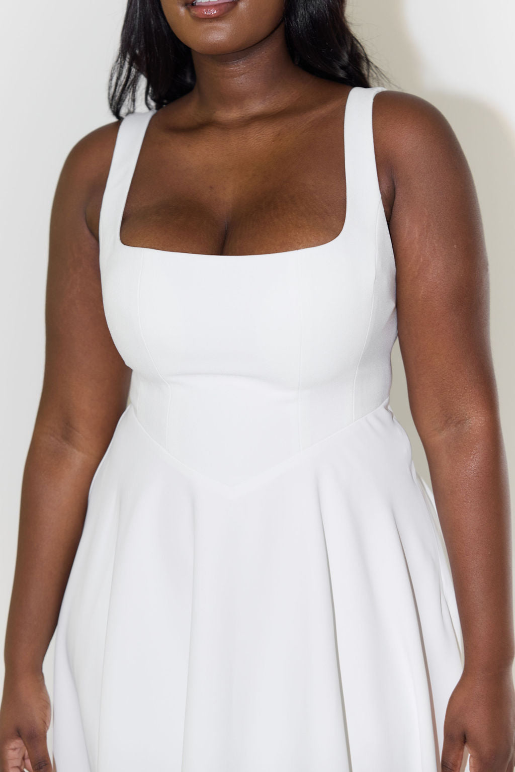 Gwen - Midikleid mit quadratischem Ausschnitt