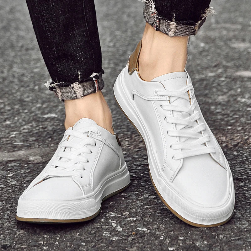 Herren-Sneaker aus Leder mit Gummisohle und Schnürverschluss