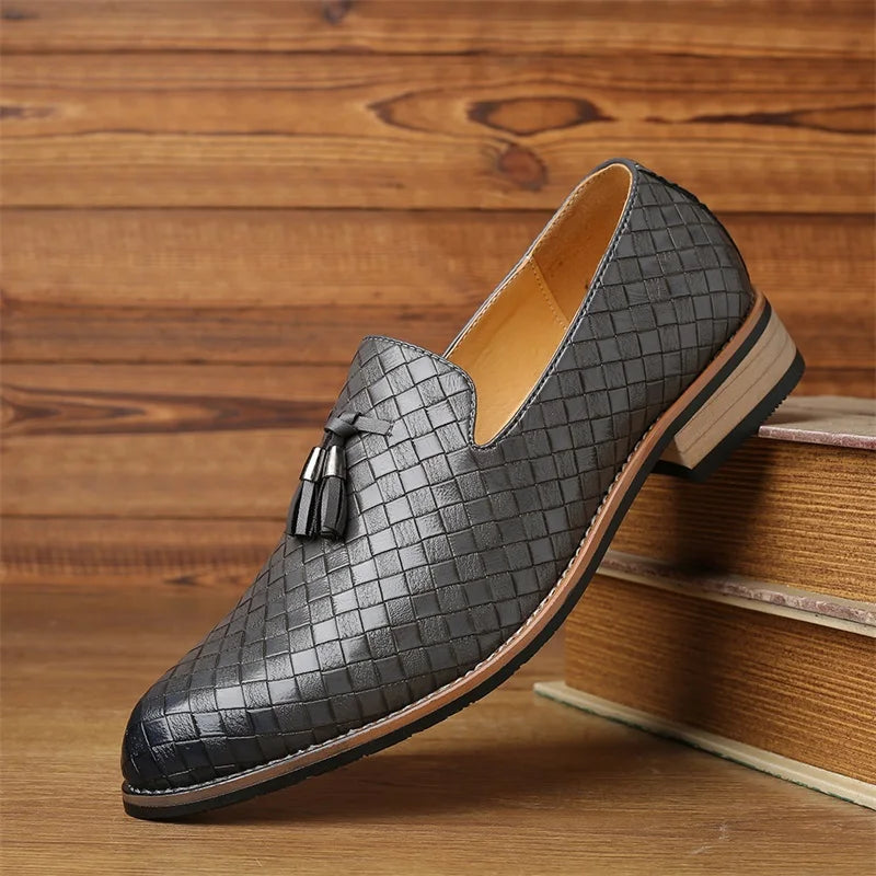 Herren-Slipper aus Spaltleder mit Quasten und gewebtem Finish