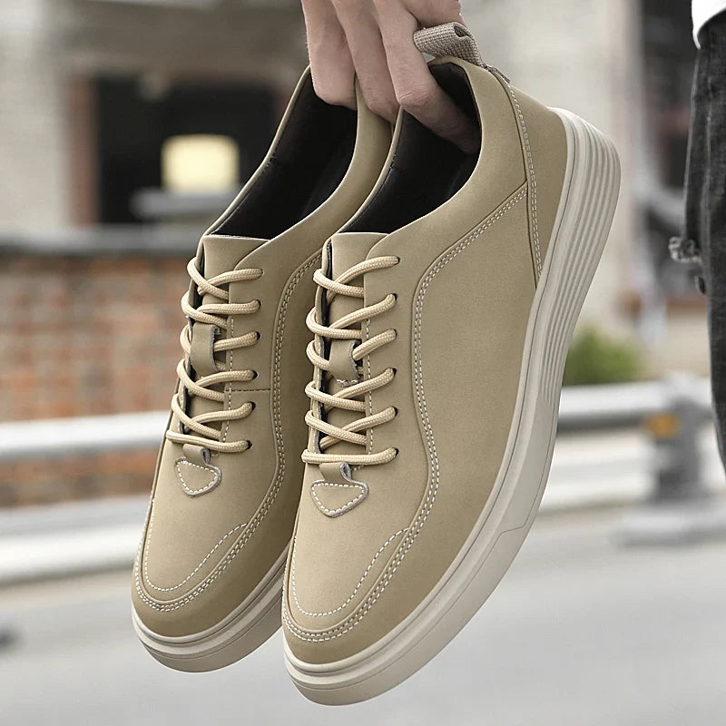 Herren-Ledersneaker mit orthopädischer Einlegesohle und Gummisohle