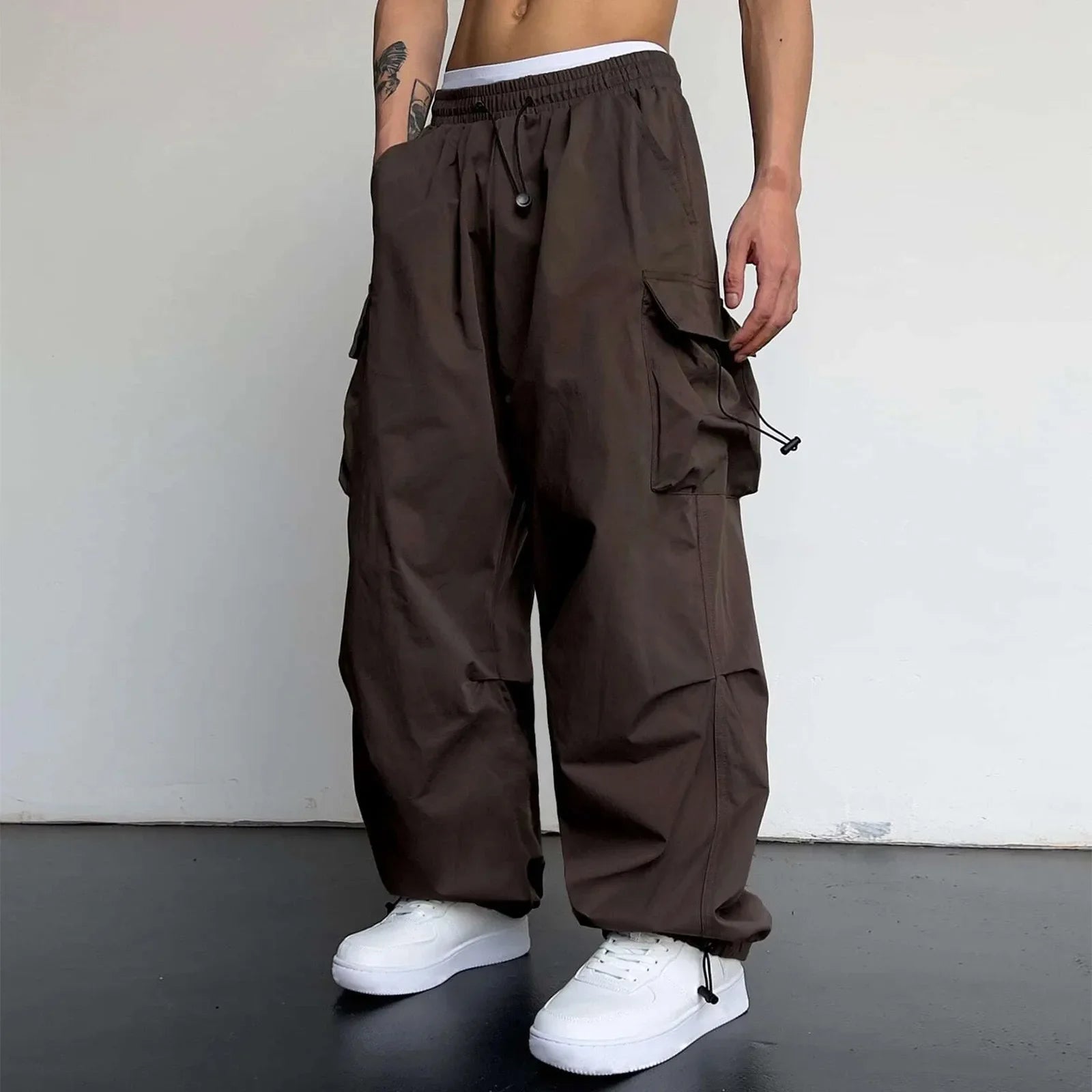 Herren Streetwear-Cargohose mit verstellbarem Bund und Beinabschlüssen