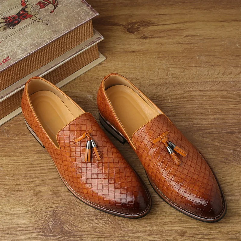 Herren-Slipper aus Spaltleder mit Quasten und gewebtem Finish