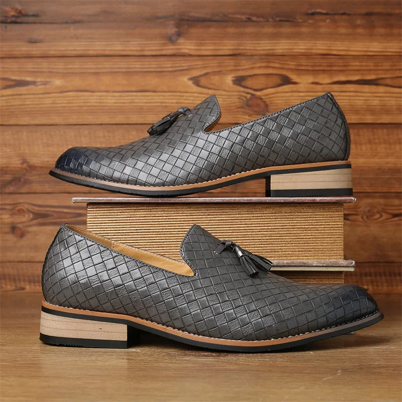 Herren-Slipper aus Spaltleder mit Quasten und gewebtem Finish