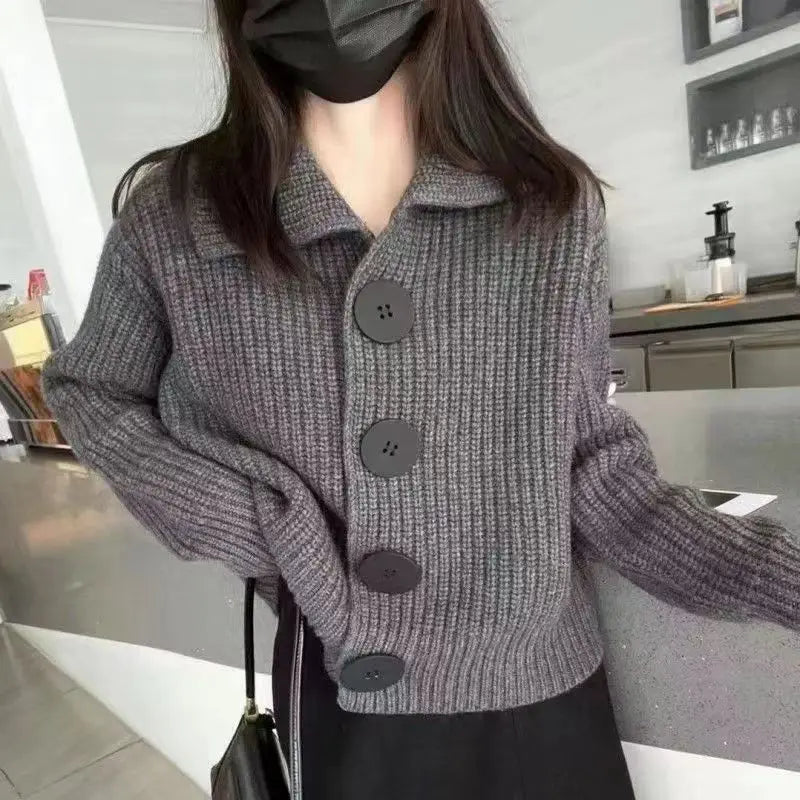 Lyra - Elegante strickjacke mit knopfverschluss