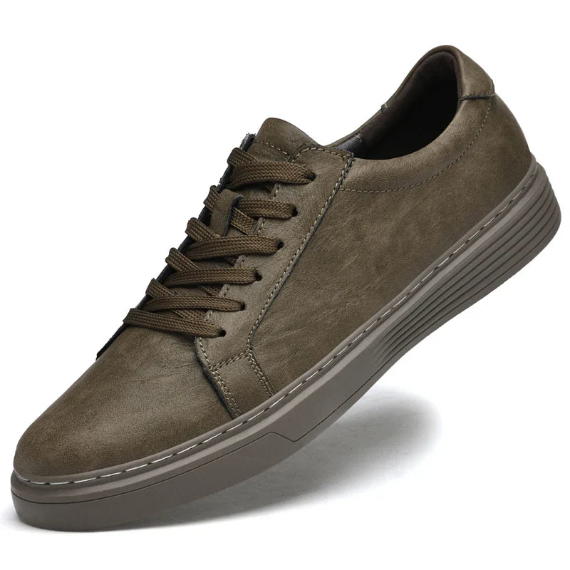 Herren-Sneaker aus Leder mit niedriger Sohle, Gummisohle und Futter