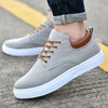 Herren-Sneaker aus Canvas mit niedriger Sohle, Gummisohle und Schnürsenkeln