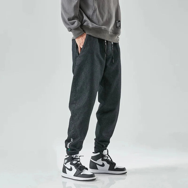 Herren-Jogginghose aus Denim mit Kordelzug an der Taille und am Beinabschluss