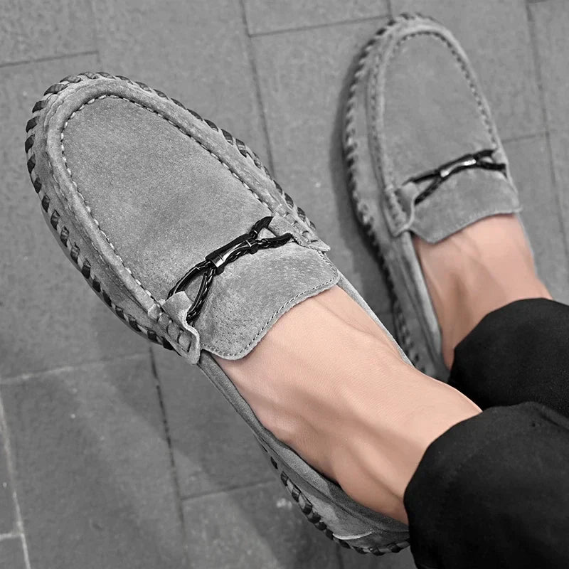 Herren-Wildleder-Slipper mit Handnaht und Gummisohle