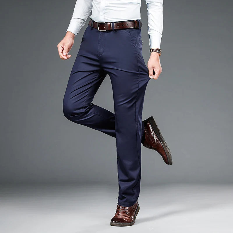 Herrenhose in klassischer Passform mit Stretchanteil und knitterfrei