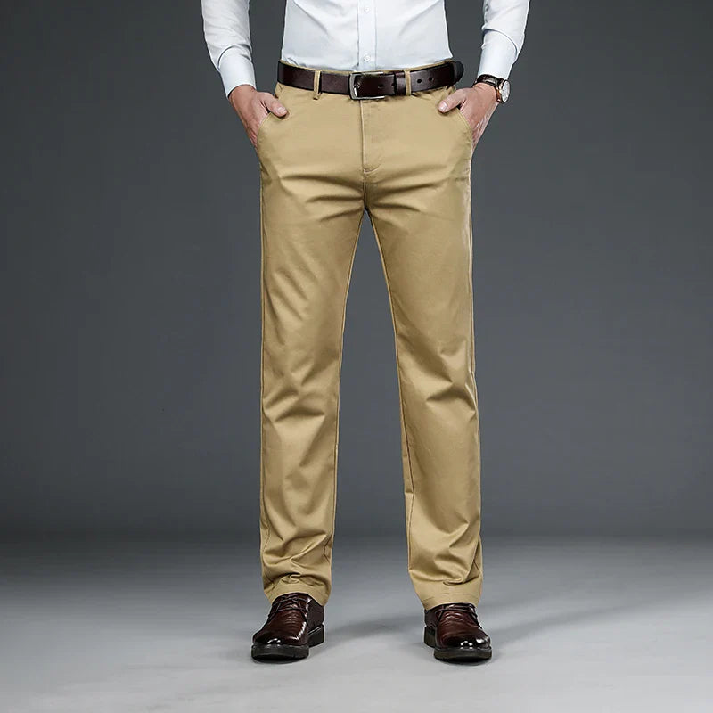 Herrenhose in klassischer Passform mit Stretchanteil und knitterfrei