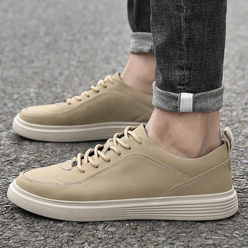 Herren-Ledersneaker mit orthopädischer Einlegesohle und Gummisohle