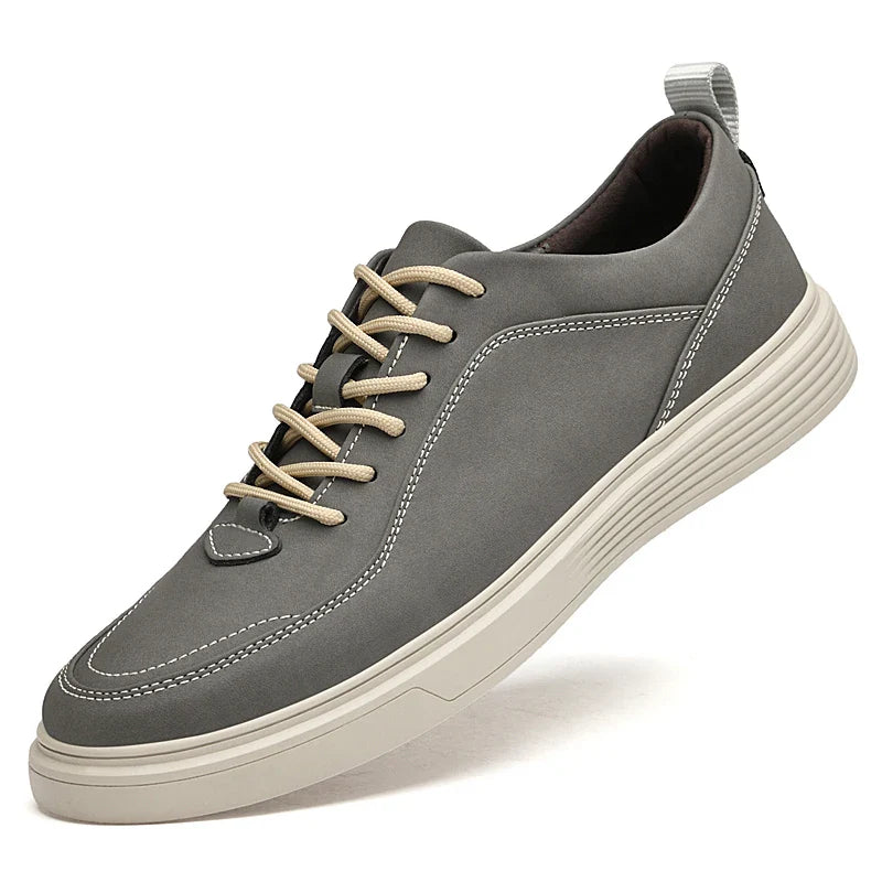 Herren-Ledersneaker mit orthopädischer Einlegesohle und Gummisohle