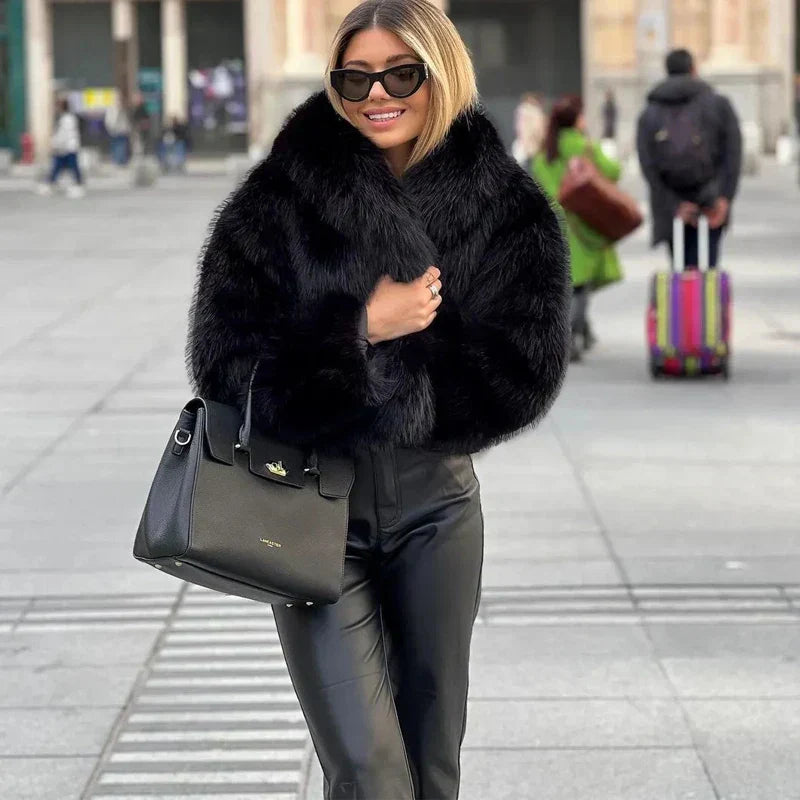 Andrea - Wärme trifft Stil im Winter