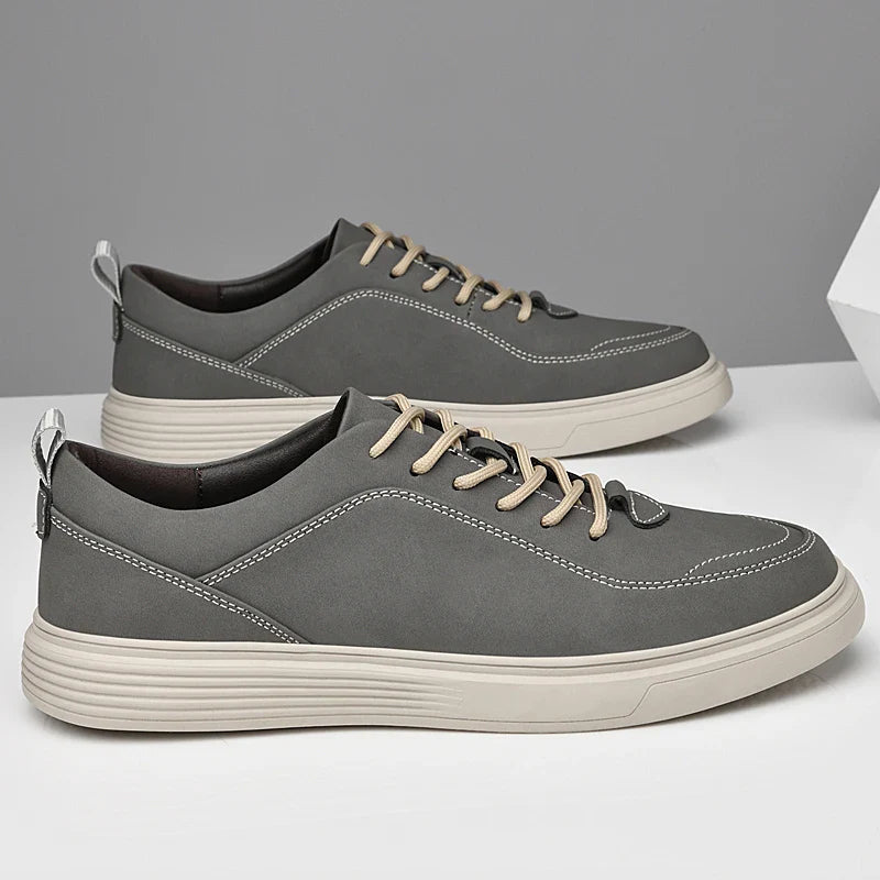 Herren-Ledersneaker mit orthopädischer Einlegesohle und Gummisohle