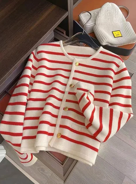 Maren - Pullover mit offenem Ausschnitt und Streifen