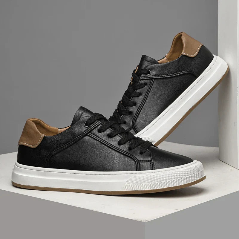 Herren-Sneaker aus Leder mit Gummisohle und Schnürverschluss