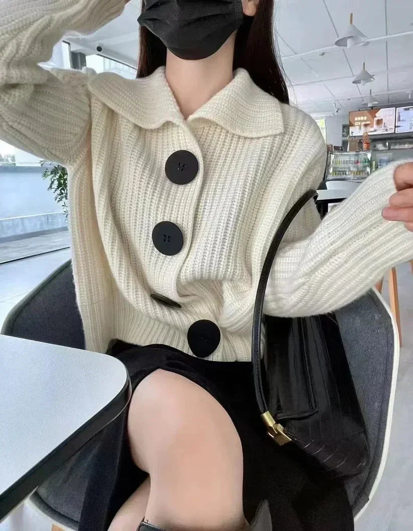 Lyra - Elegante strickjacke mit knopfverschluss