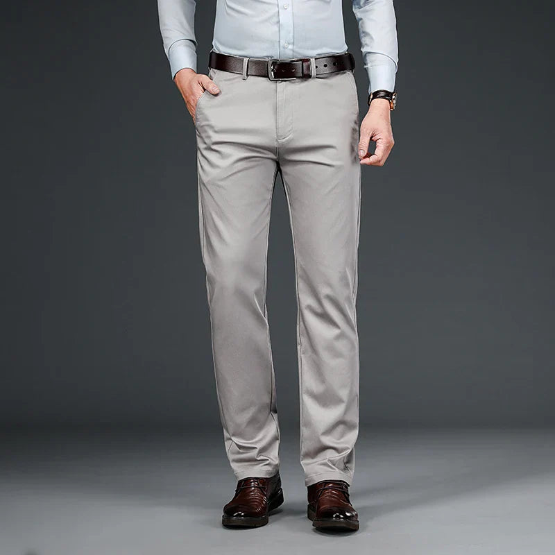 Herrenhose in klassischer Passform mit Stretchanteil und knitterfrei