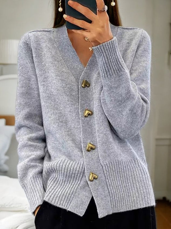 Strickjacke für Damen mit Herzknöpfen