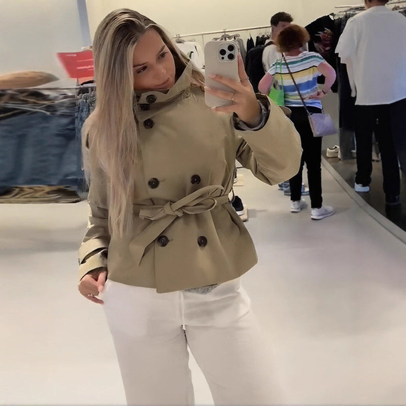 Stylische Übergangsjacke für Damen mit hohem Kragen