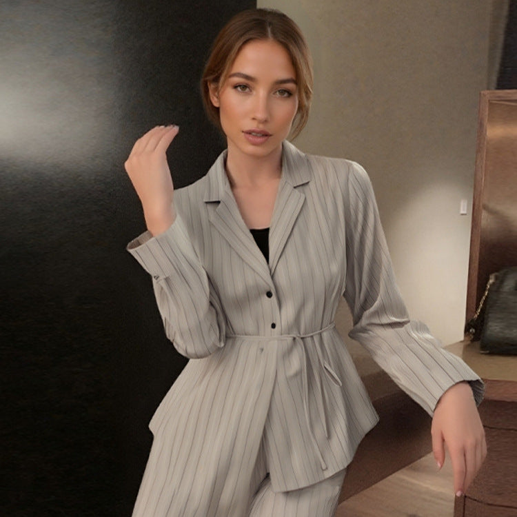 Blazer- und Shorts-Set für Damen mit Streifen