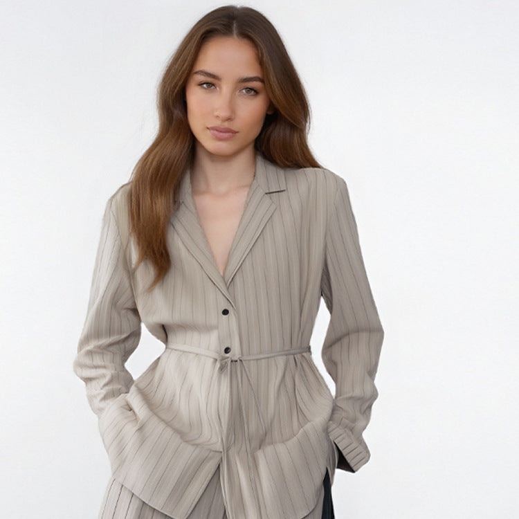 Blazer- und Shorts-Set für Damen mit Streifen