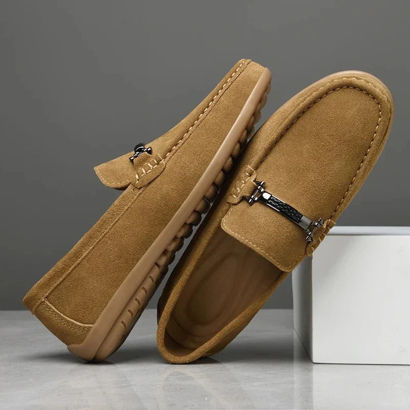 Herren-Wildleder-Slipper mit Gummisohle und Horsebit-Detail