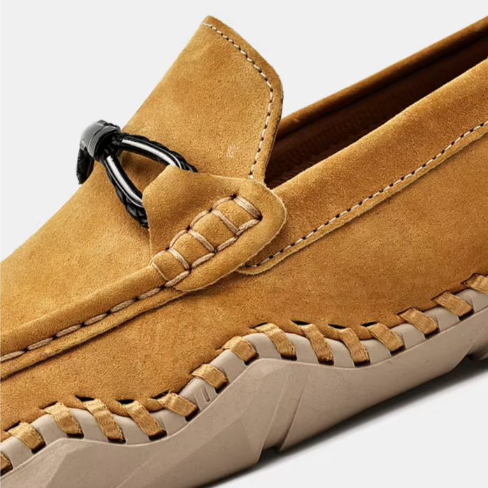Herren-Wildleder-Slipper mit Handnaht und Gummisohle