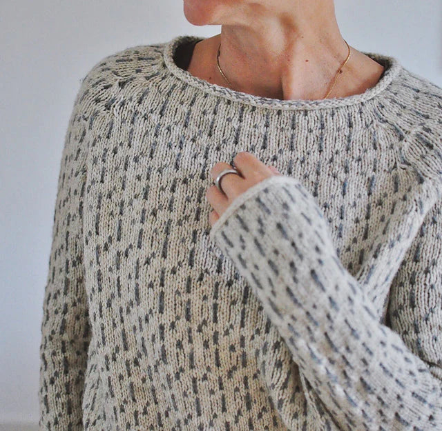 Carla - eleganter grauer pullover mit bootsausschnitt