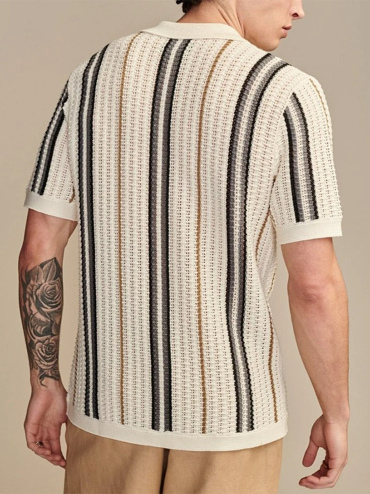 Herren-Strickpoloshirt mit kurzen Ärmeln und Streifenmuster