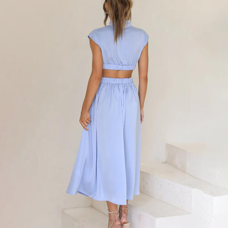 Yareli - Plissiertes Kleid mit hohem Kragen