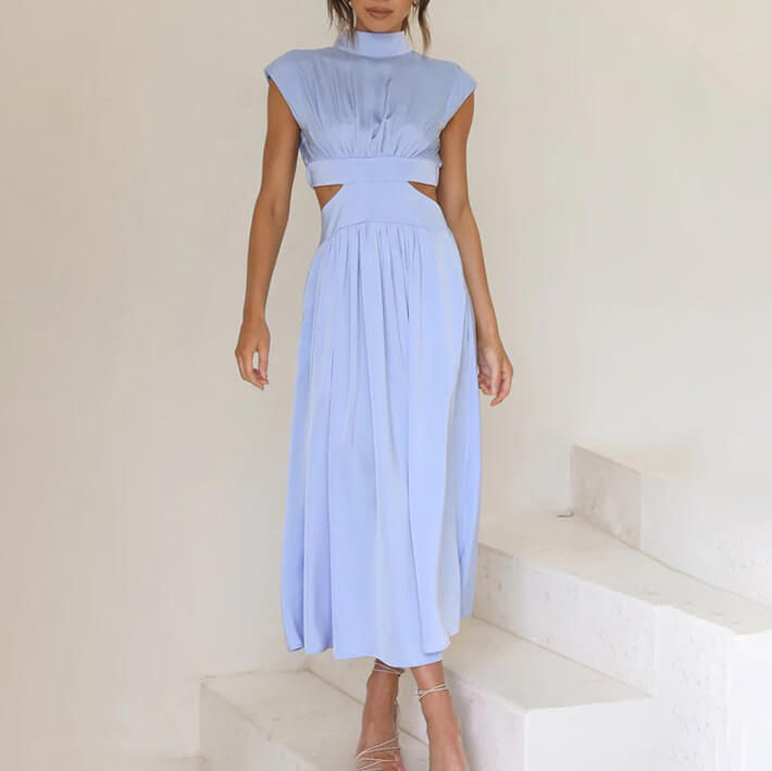 Yareli - Plissiertes Kleid mit hohem Kragen